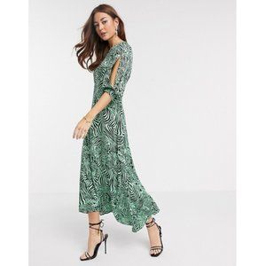 NWT Closet London Split-Sleeve Queen of the Wild Dress Size 8